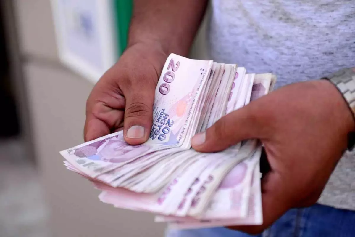 Merkez Bankası\'nın tahmini sonrası asgari ücret hesapları değişti! İşte yeni zam oranı