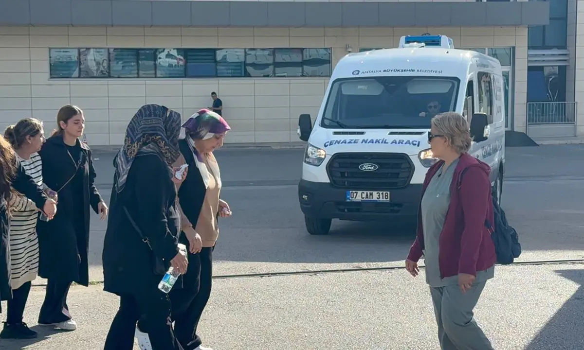 Antalya\'da Tabanca ile Vurulan Mahmut Karakoç Hayatını Kaybetti