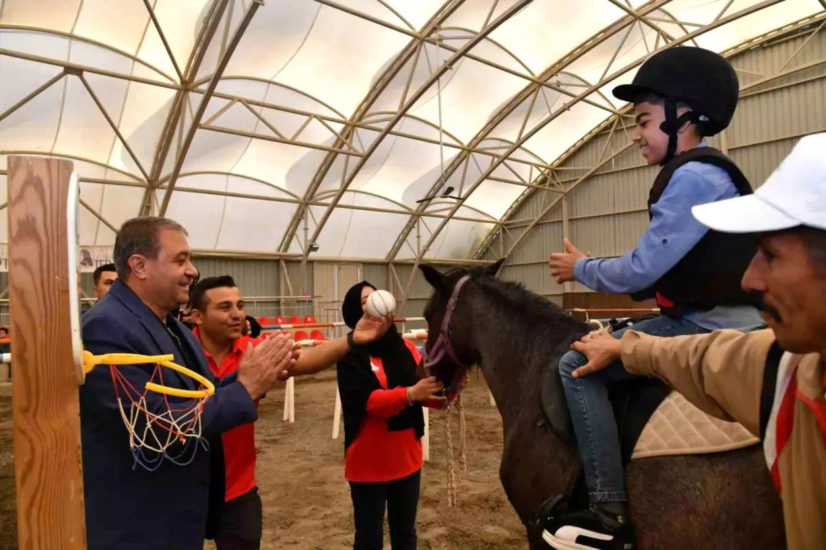 Şanlıurfa\'da Engelli Çocuklara Atla Terapi Etkinliği