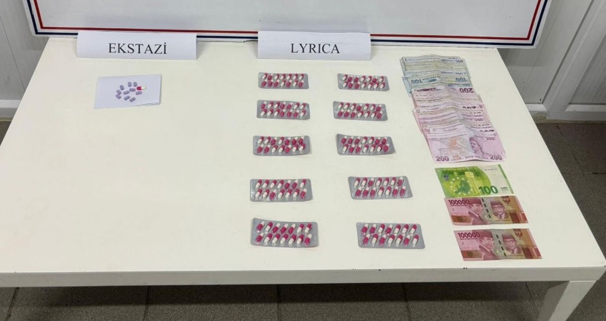 Pazarda Uyuşturucu Satarken Yakalandı