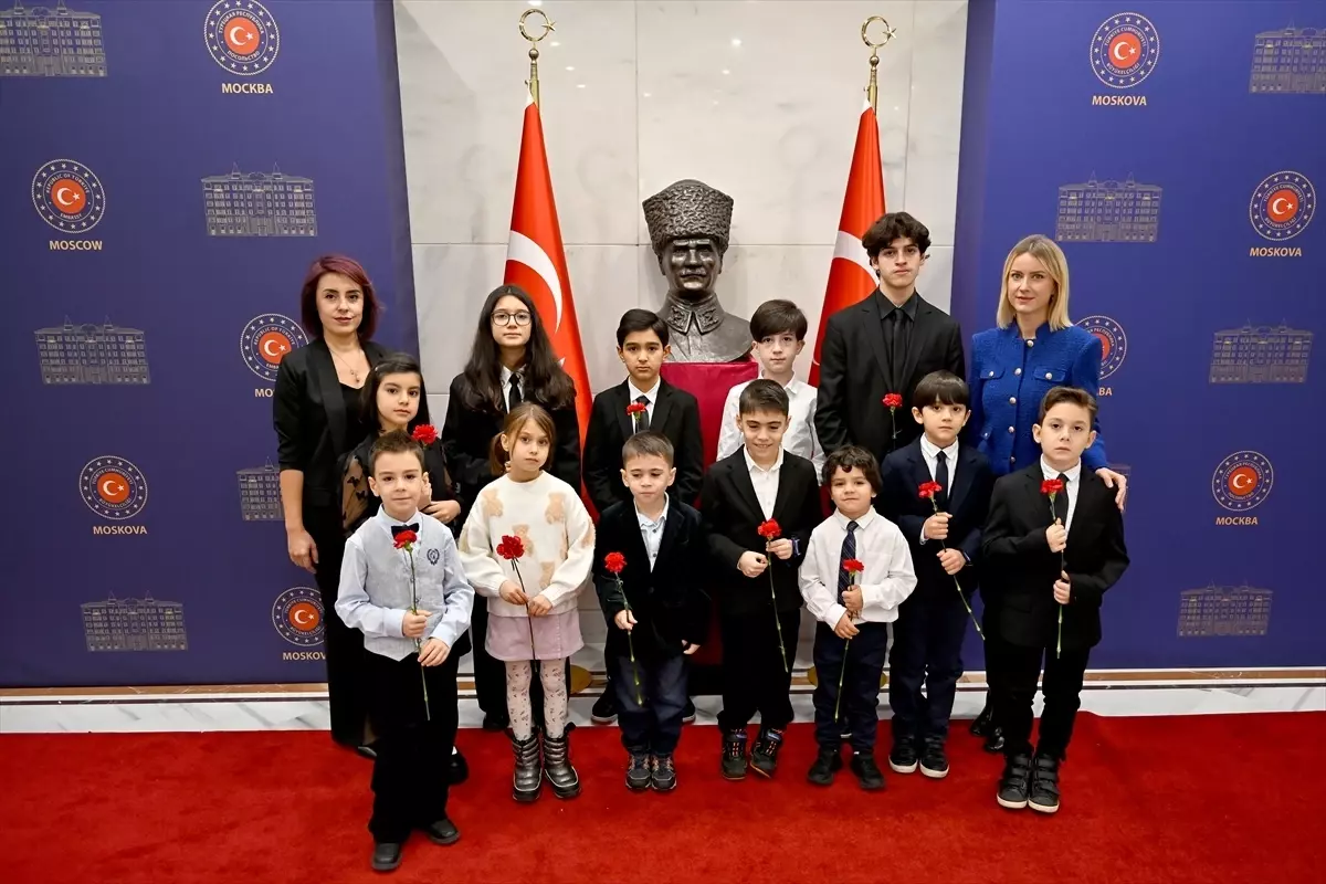 Türk Çocuklarından Atatürk\'e 87. Yıl Portresi