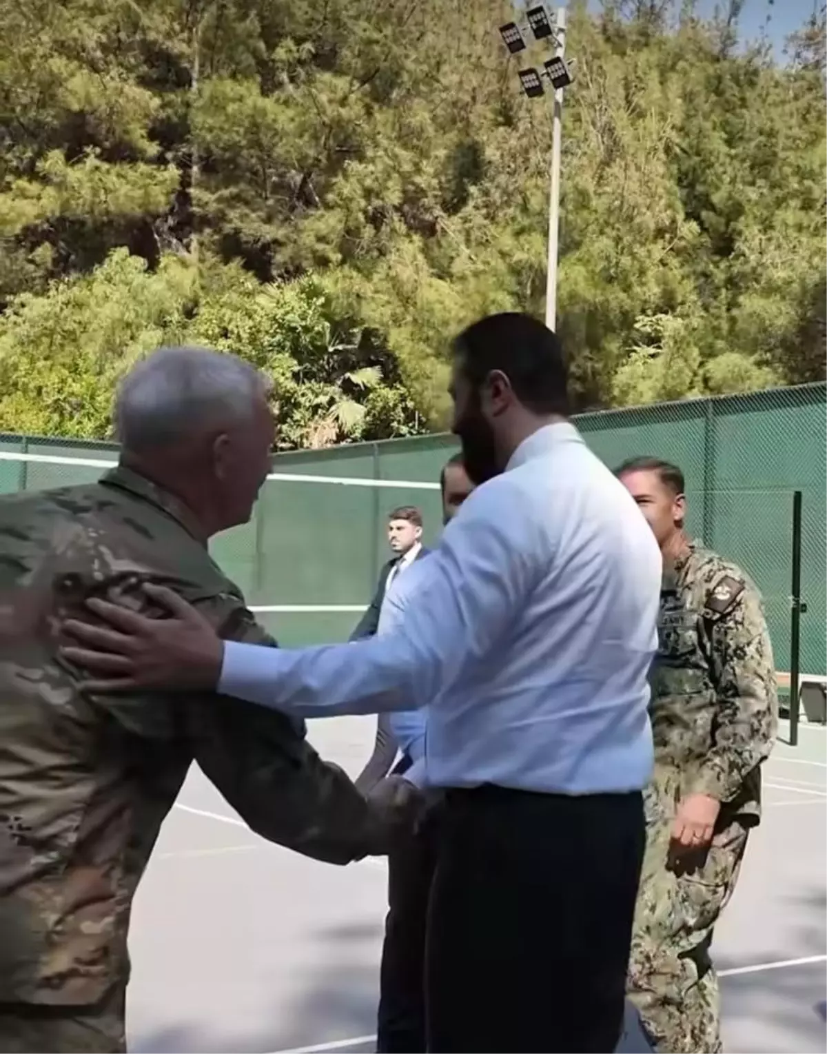 Suriye Lideri ABD\'li Genelcilerle Basketbol Oynadı