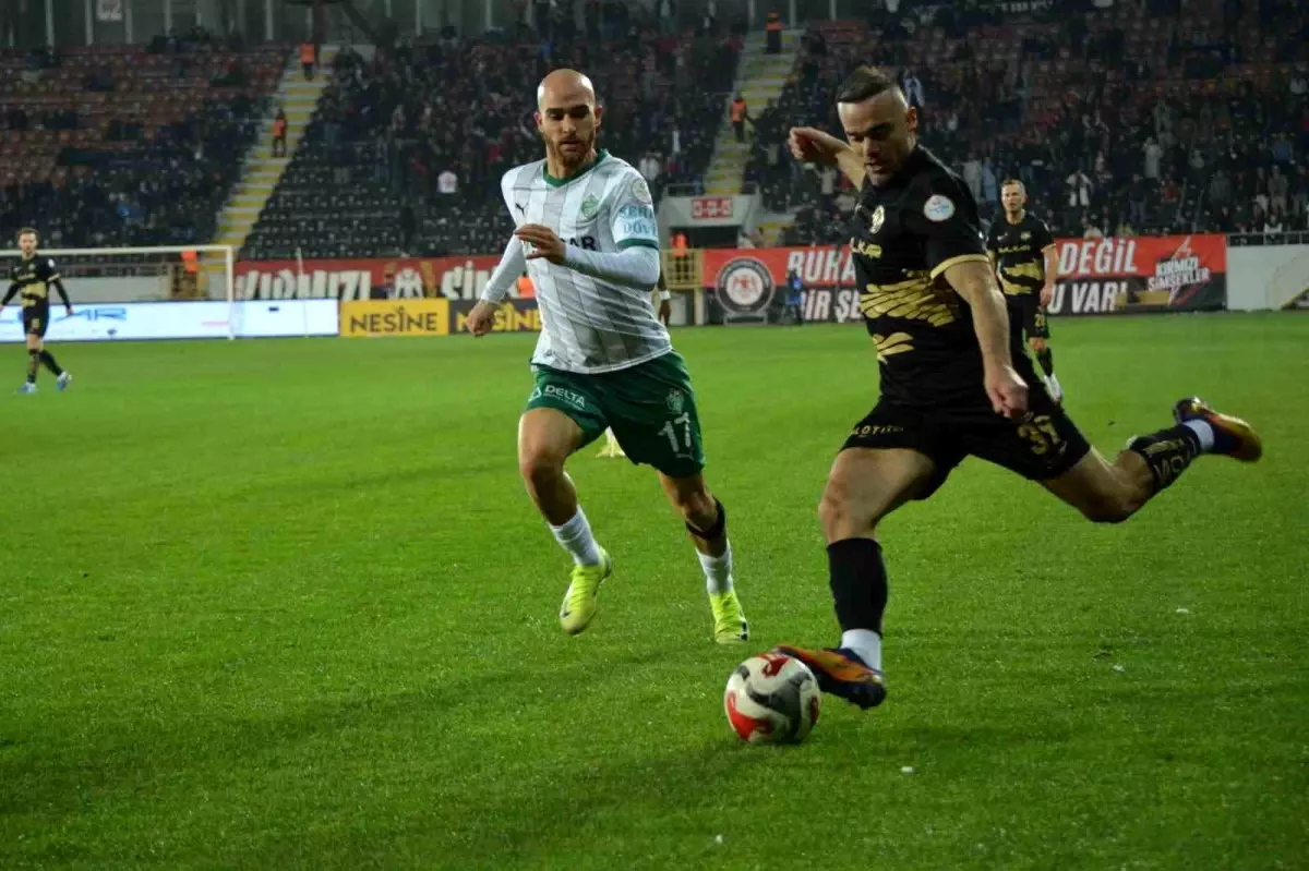 Çorum FK, Iğdır FK\'yi 3-1 Yenerek Üst Tura Yükseldi