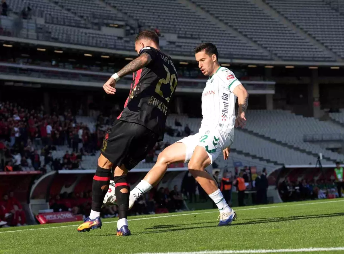 Karagümrük-Konyaspor Maçı Başladı