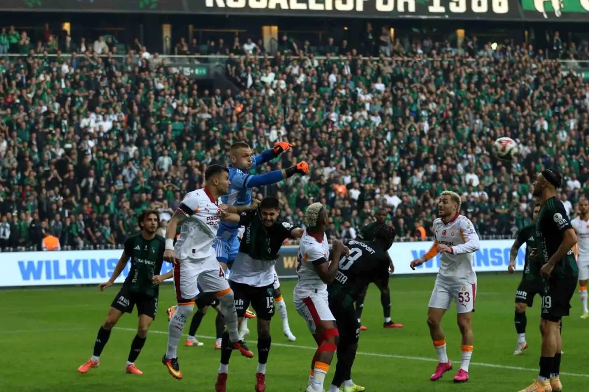 Kocaelispor - Galatasaray Maçı Başladı
