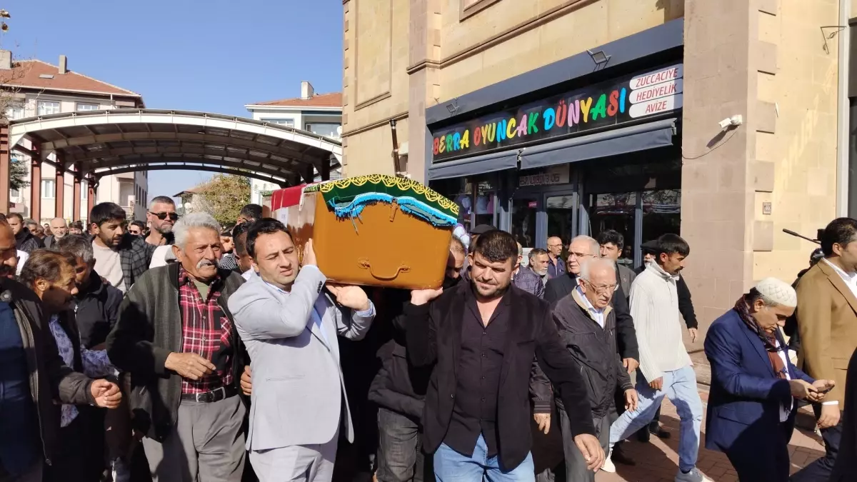 \'UNESCO Yaşayan İnsan Hazinesi\' ünvanlı davul ustası Adem Göçer, toprağa verildi