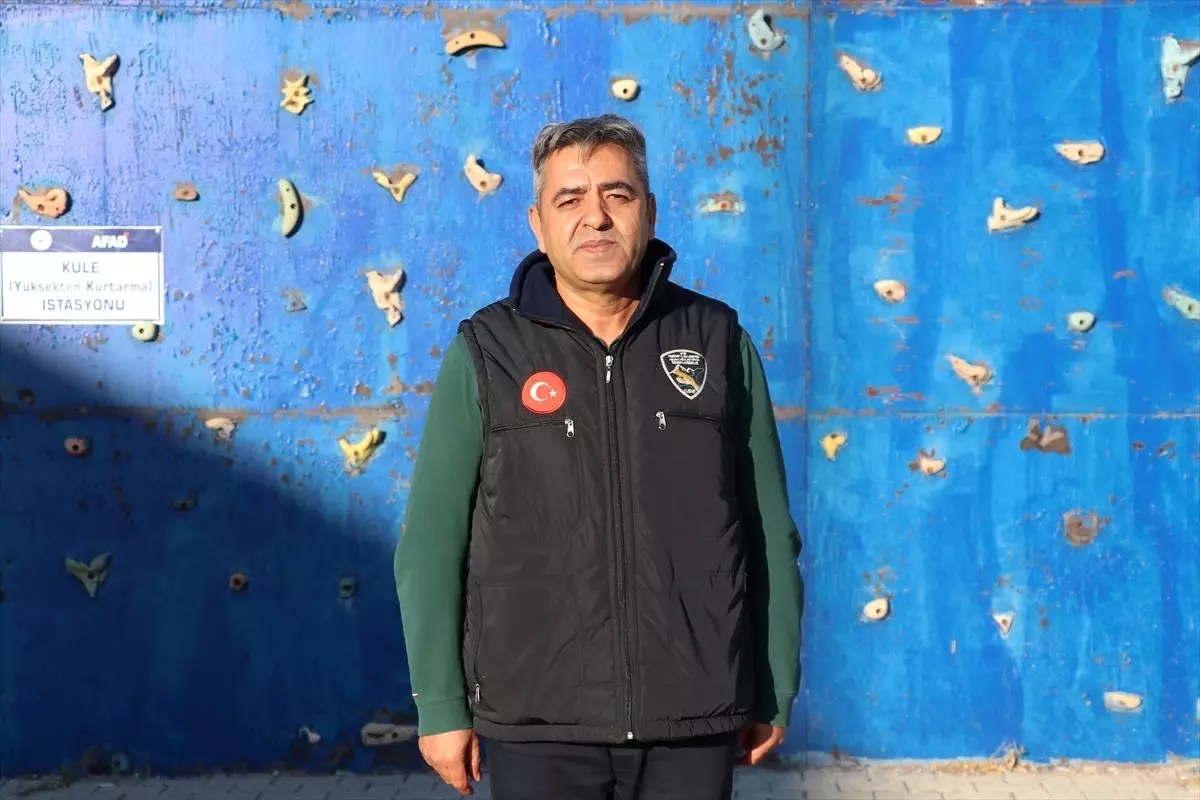 Van depremlerini yaşayan, "asrın felaketi"nde can kurtaran akademisyenler, acı dolu günleri unutamıyor