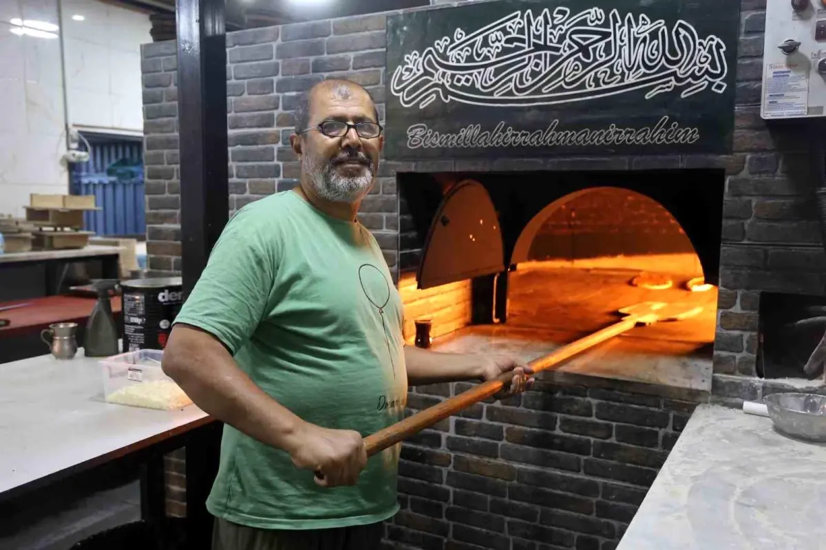 Hatay\'da Fırıncı Deprem Anında Lavaşları Kurtardı