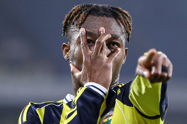 Zirvede puan farkı 1'e indi! Fenerbahçe'den Kadıköy'de resital