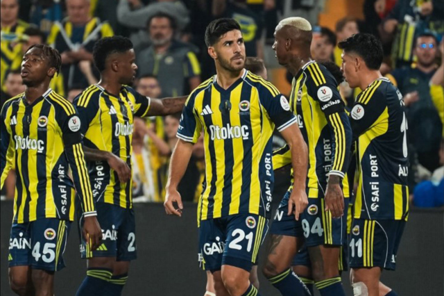 Zirvede puan farkı 1'e indi! Fenerbahçe'den Kadıköy'de resital