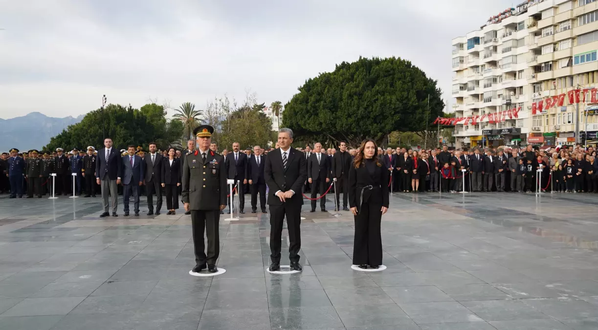 Atatürk, 87. Yıl Dönümünde Antalya\'da Anıldı
