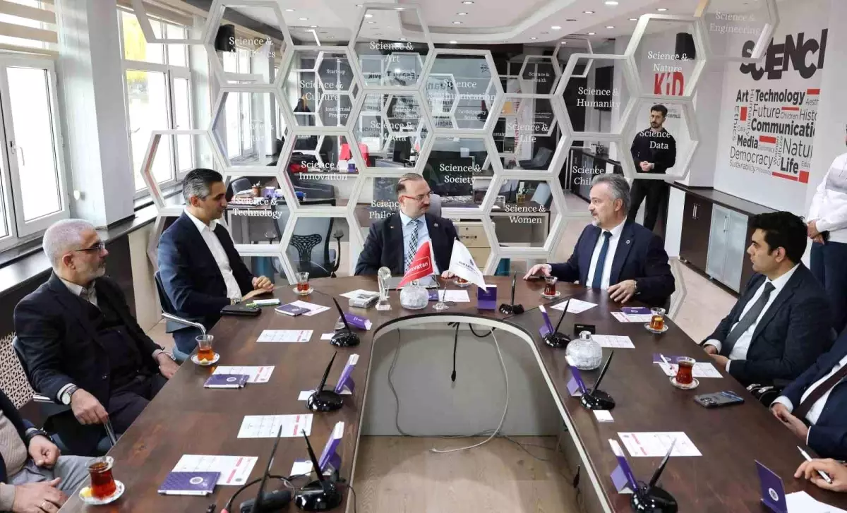 KÜRE Madde Yazım Atölyesi, Öğrencilerin Katılımıyla Erzurum\'da Gerçekleşti