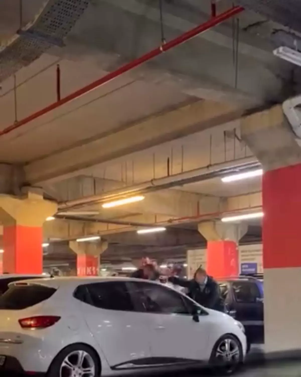 Bursa\'da Alışveriş Merkezinde Kavga