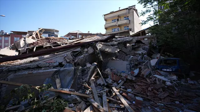 Balıkesir'de 4.9 büyüklüğünde bir deprem daha