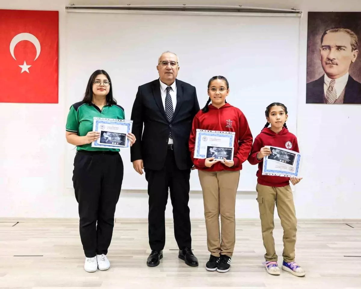 Atatürk\'ü Anma Töreni Duygulandırdı