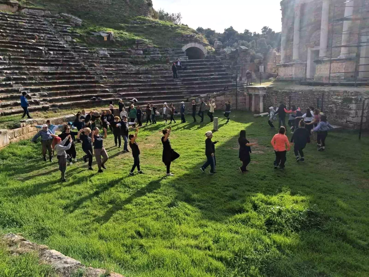 Aydın\'da Ata\'ya Saygı Doğa Yürüyüşü Etkinliği Düzenlendi