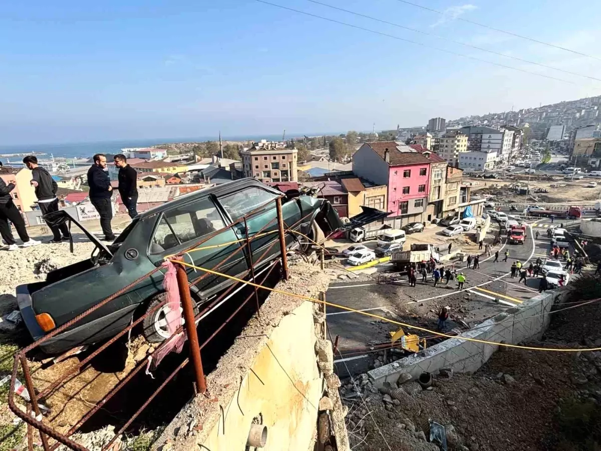 Trabzon\'da Freni Boşalan Belediye Kamyoneti Yokuş Aşağı Düştü