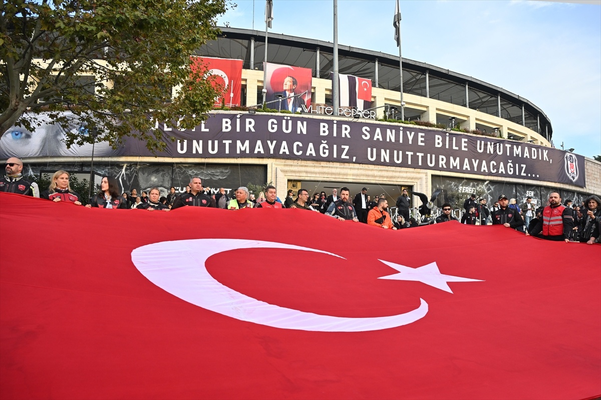 Beşiktaş, Atatürk\'ü Dolmabahçe\'de Andı