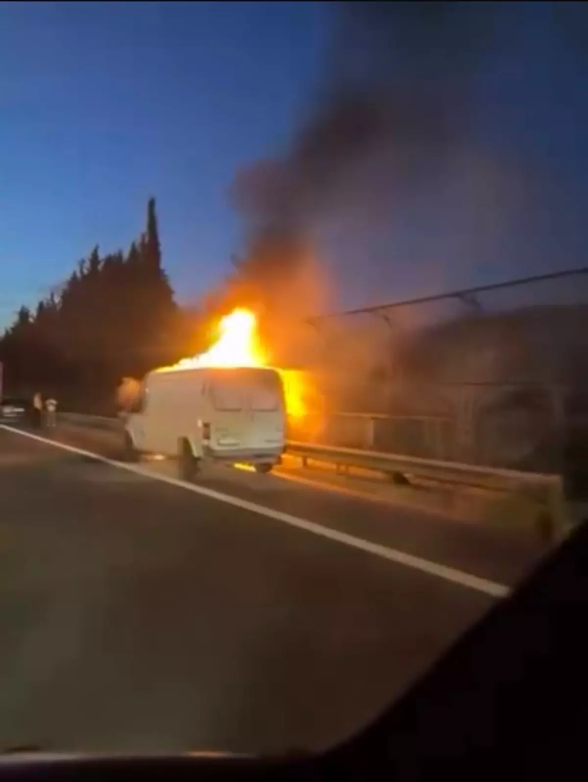 Beşiktaş\'ta Minibüs Yangını