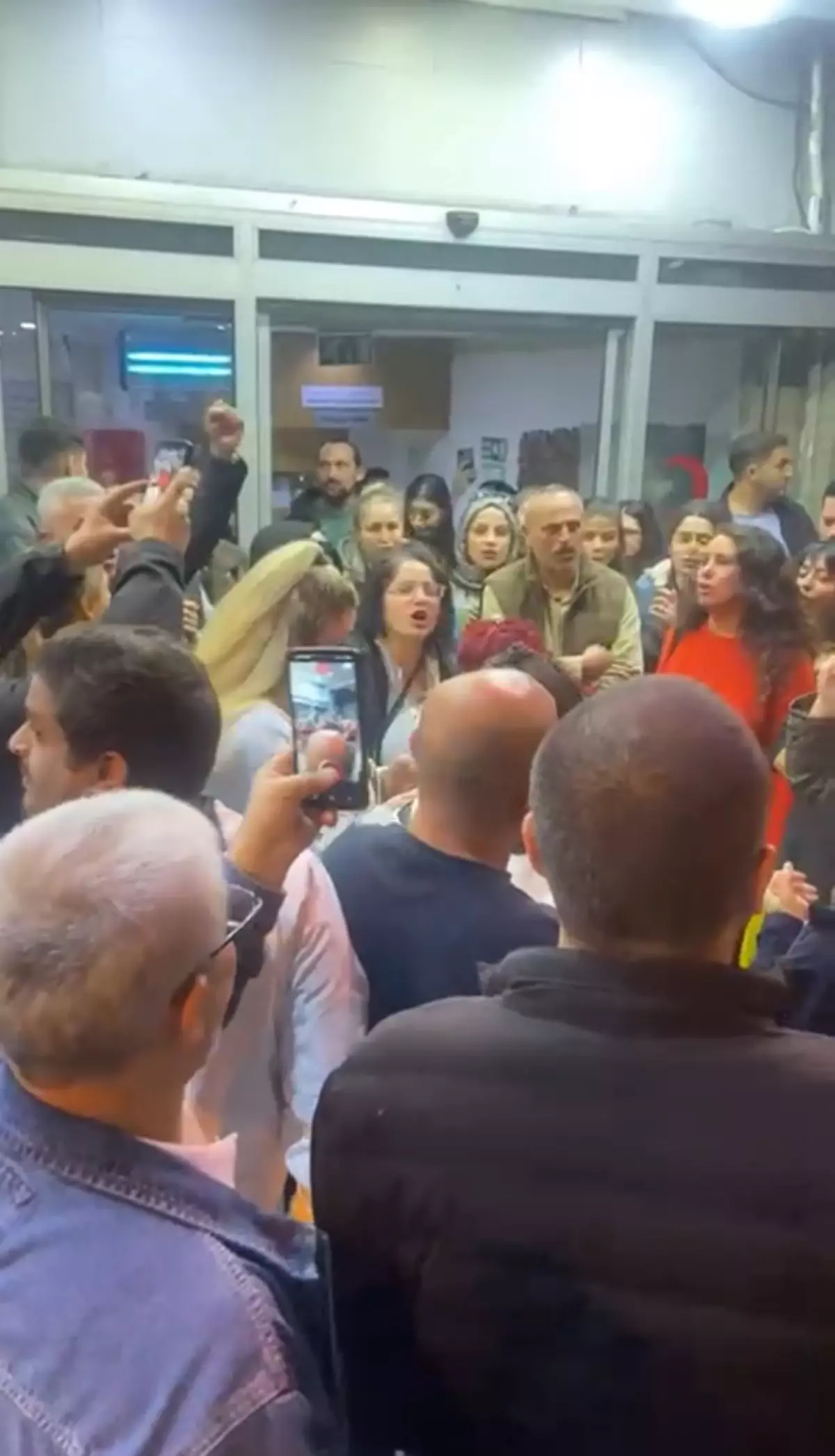 Büyük mağduriyet! Kendilerini kapının önünde buldular