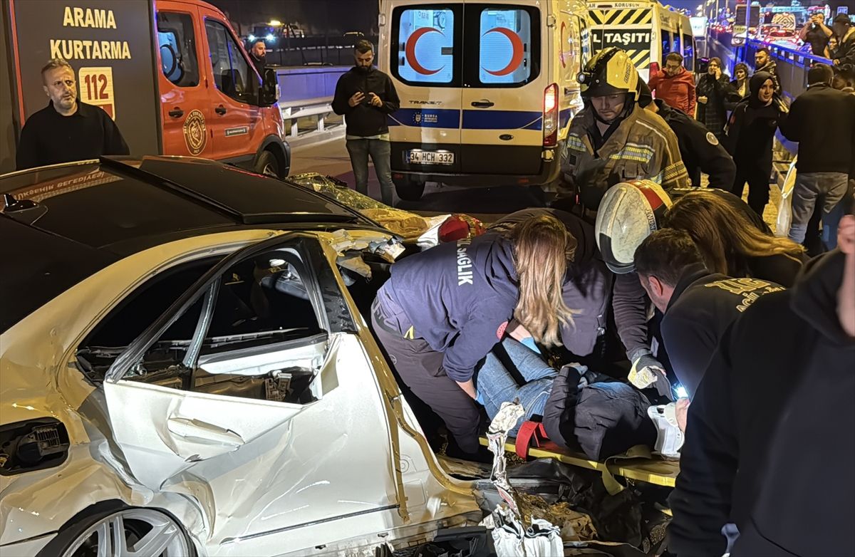 Bursa\'da Otomobil Kaza Yaptı: 6 Yaralı