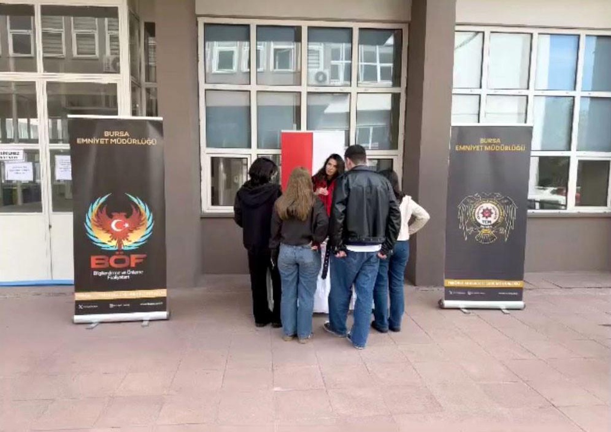 Bursa\'da Öğrencilere Terör Bilgilendirmesi