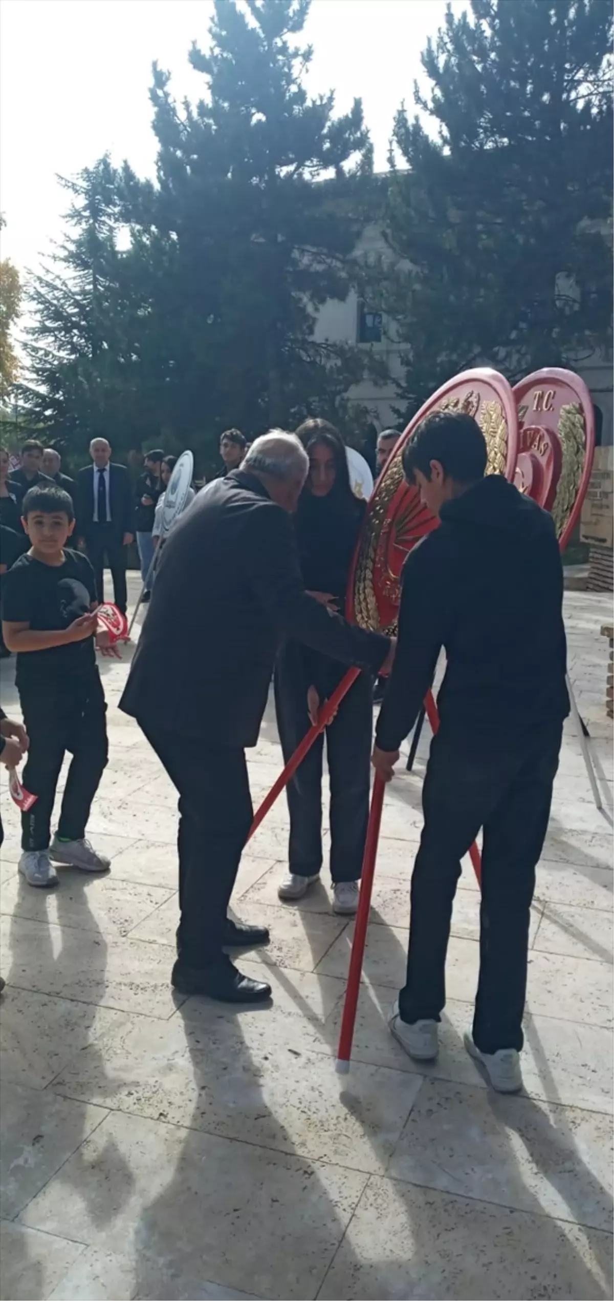 Atatürk\'e Saygı Töreni