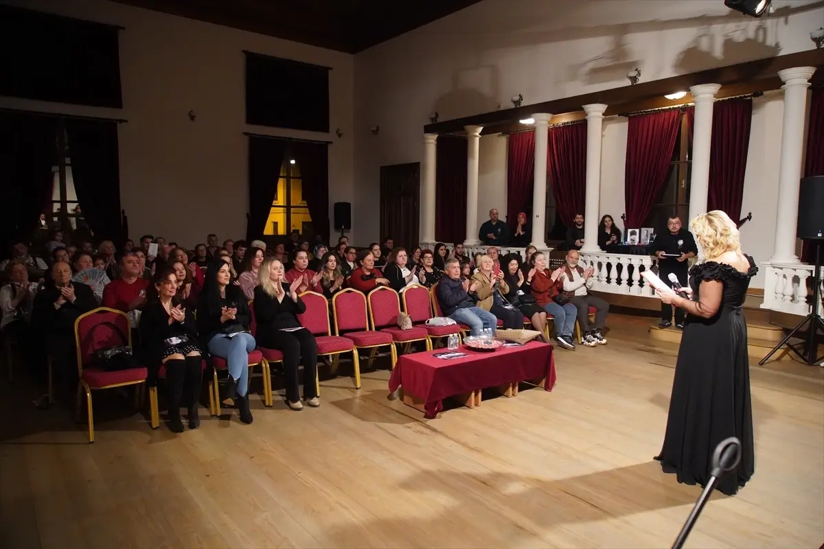 Atatürk 87. Yılında Sevdiği Şarkılarla Anıldı