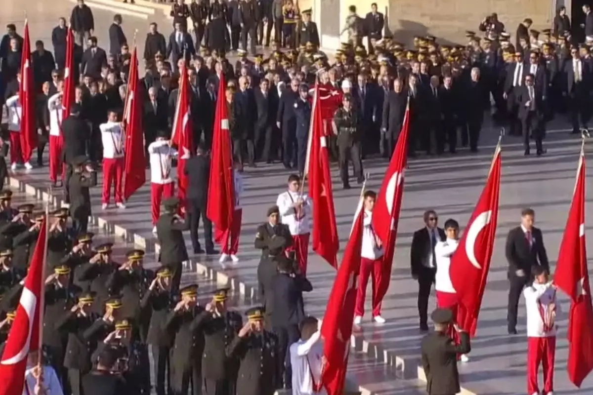 Cumhurbaşkanı Erdoğan, Anıtkabir\'de! İşte Özel Defter\'e yazdığı not