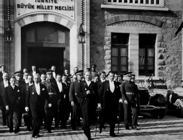 Cumhuriyetimizin kurucusu Ulu Önder Mustafa Kemal Atatürk'ün ebediyete intikalinin üzerinden 87 yıl geçti Cumhuriyetimizin kurucusu Ulu Önder Mustafa Kemal Atatürk'ün ebediyete intikalinin üzerinden 87 yıl geçti