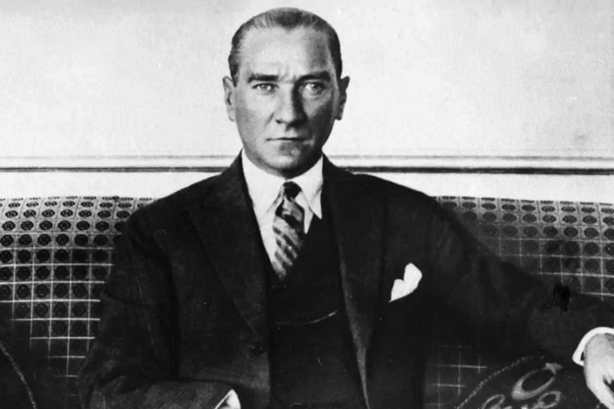Cumhuriyetimizin kurucusu Ulu Önder Mustafa Kemal Atatürk\'ün ebediyete intikalinin üzerinden 87 yıl geçti