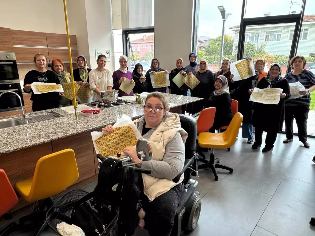 Sakarya\'da Engelli Bireylerin Ailelerine Yönelik Balmumlu Kumaş Atölyesi