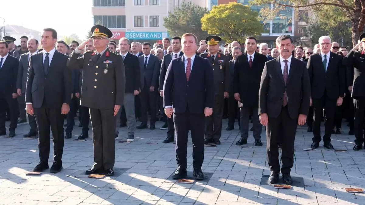 Erzincan\'da Atatürk Anma Töreni Düzenlendi