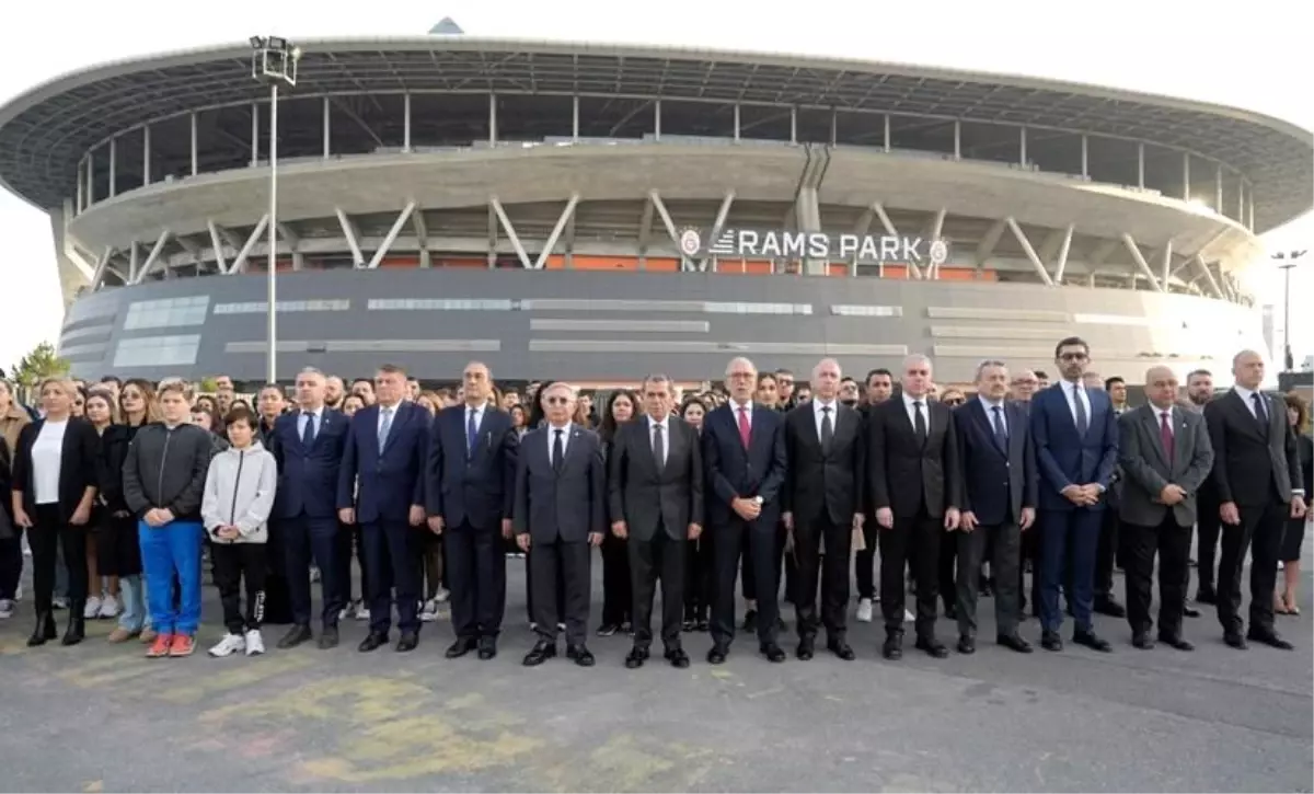 Galatasaray\'dan Atatürk\'e Anma Töreni