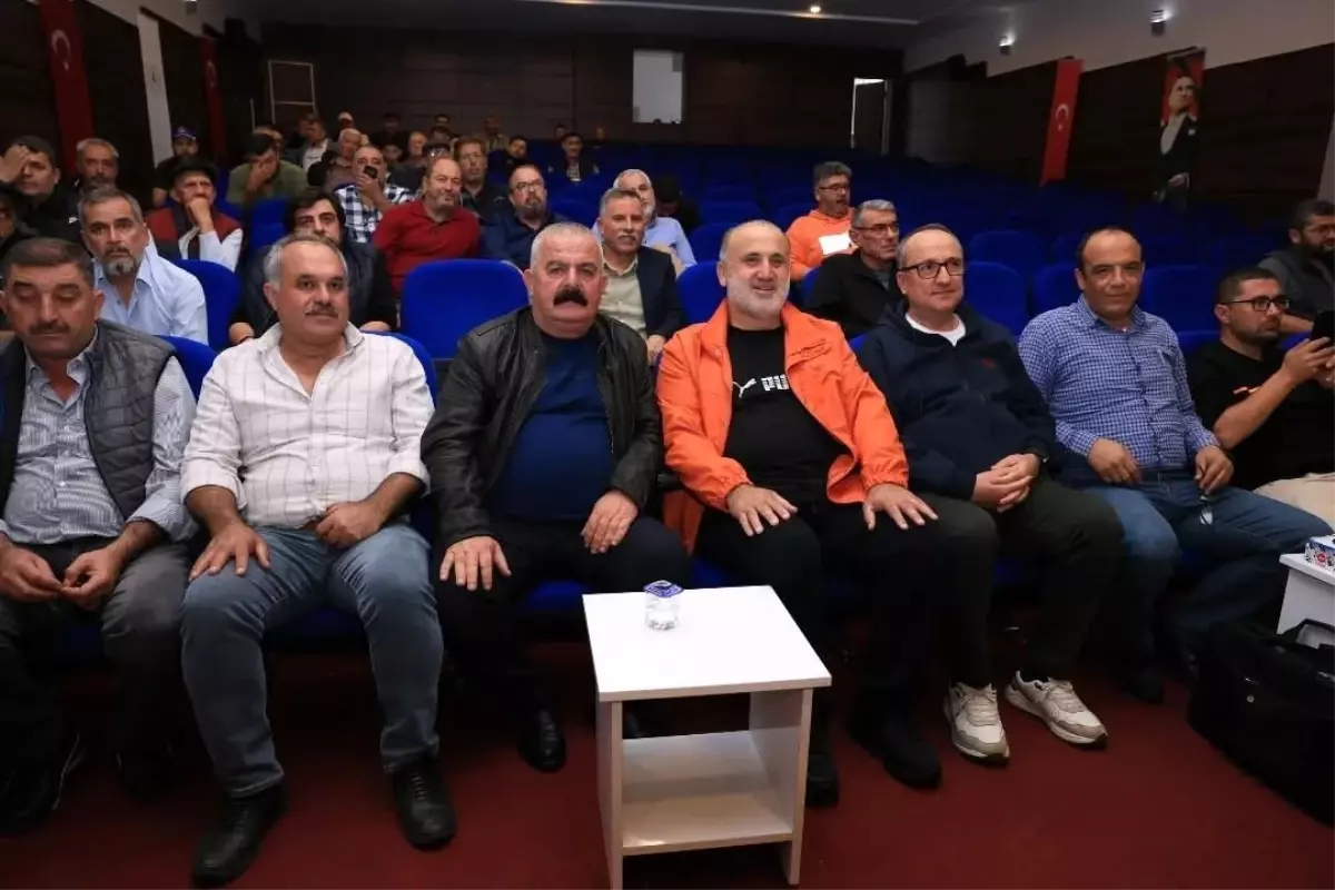 İncirliova\'da Deve Sağlığı ve Dernekçilik Konferansı Düzenlendi