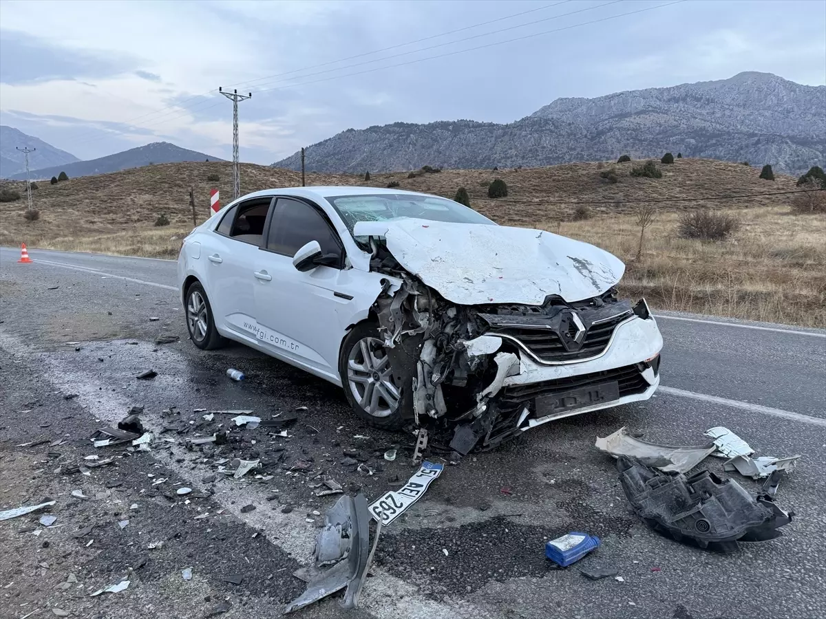 Göksun\'da Trafik Kazası: 4 Yaralı