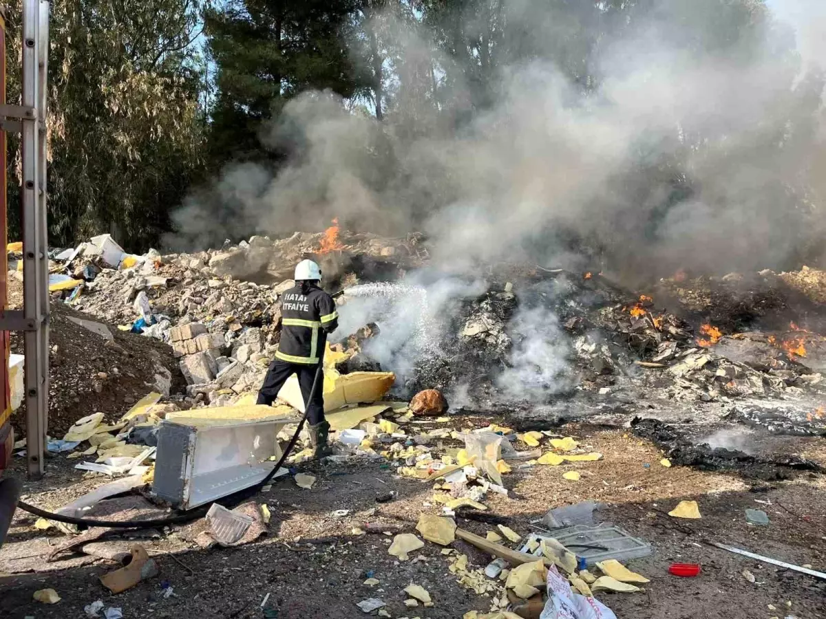 Hatay\'da Hurdalık Alanda Yangın Çıktı