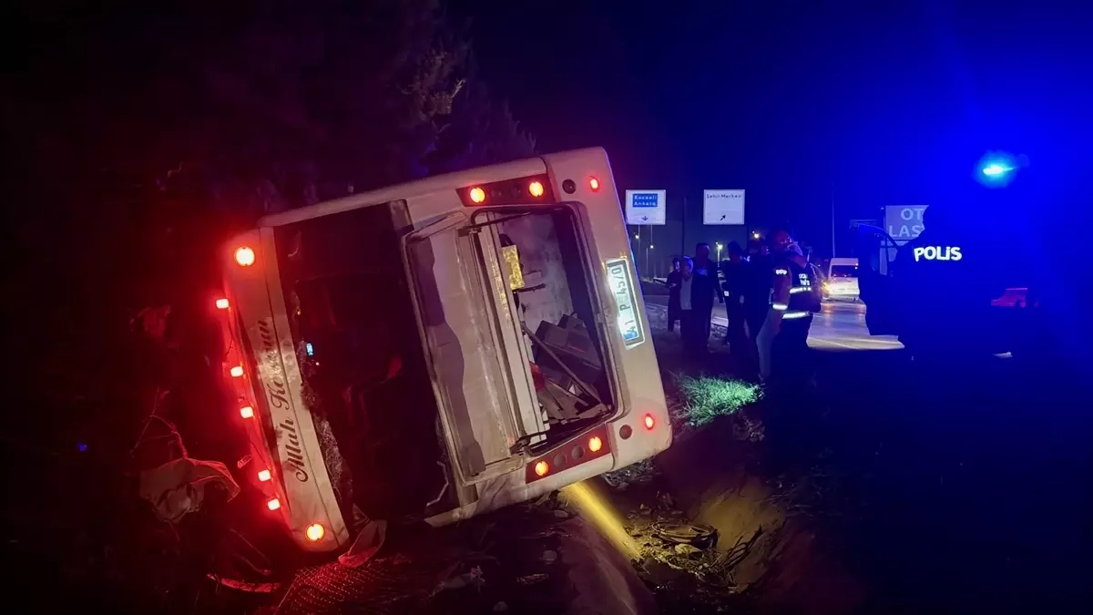 İşçi servisi ile otomobil çarpıştı! 8 yaralı var