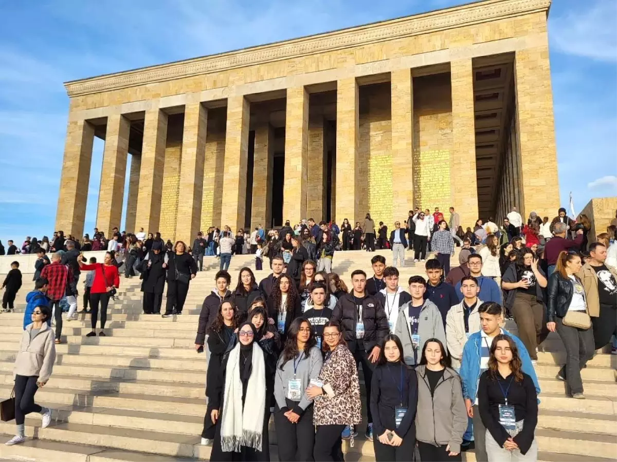 Küçükçekmece Belediyesi\'nden Anıtkabir\'e Anma Gezisi