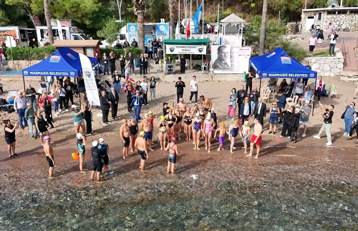 Marmaris\'te Atatürk İçin Yüzme Etkinliği