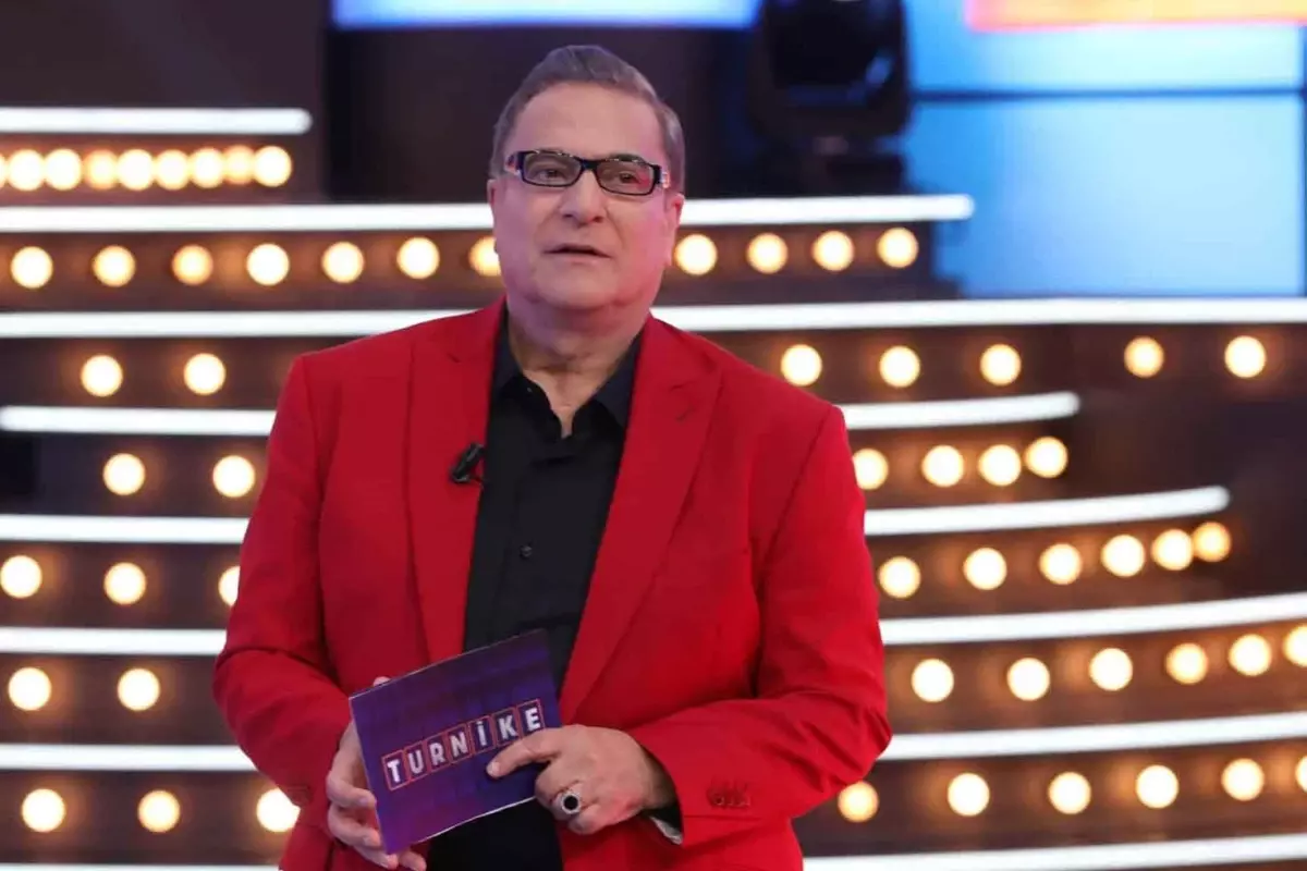 Mehmet Ali Erbil\'den eşine canlı yayında sürpriz özür