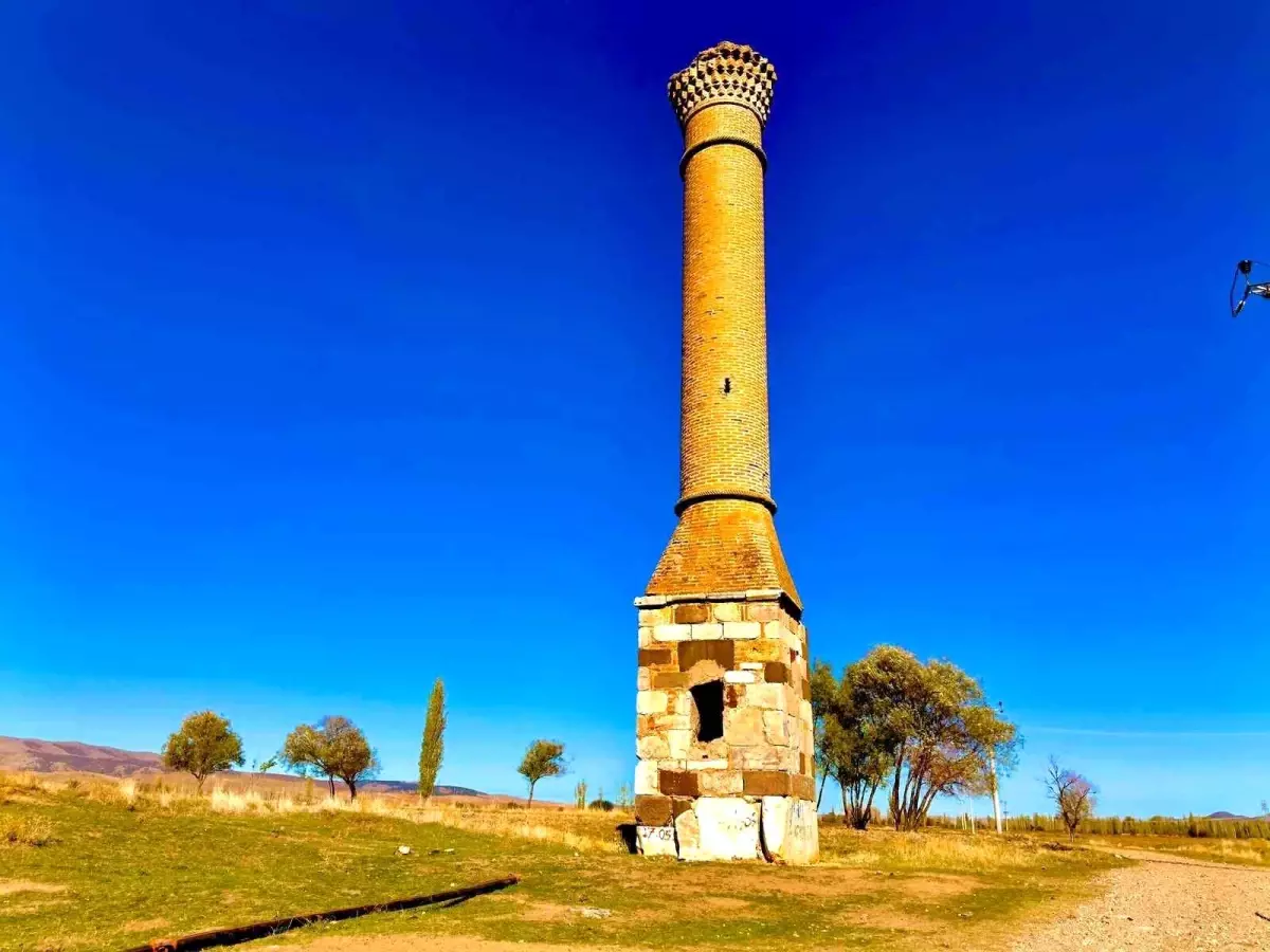Kırık Minare: Tarihin Tanığı