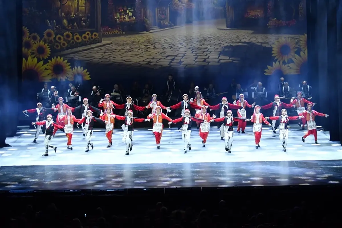 Hazine Masal Gösterisi AKM\'de Sahnelenmişti