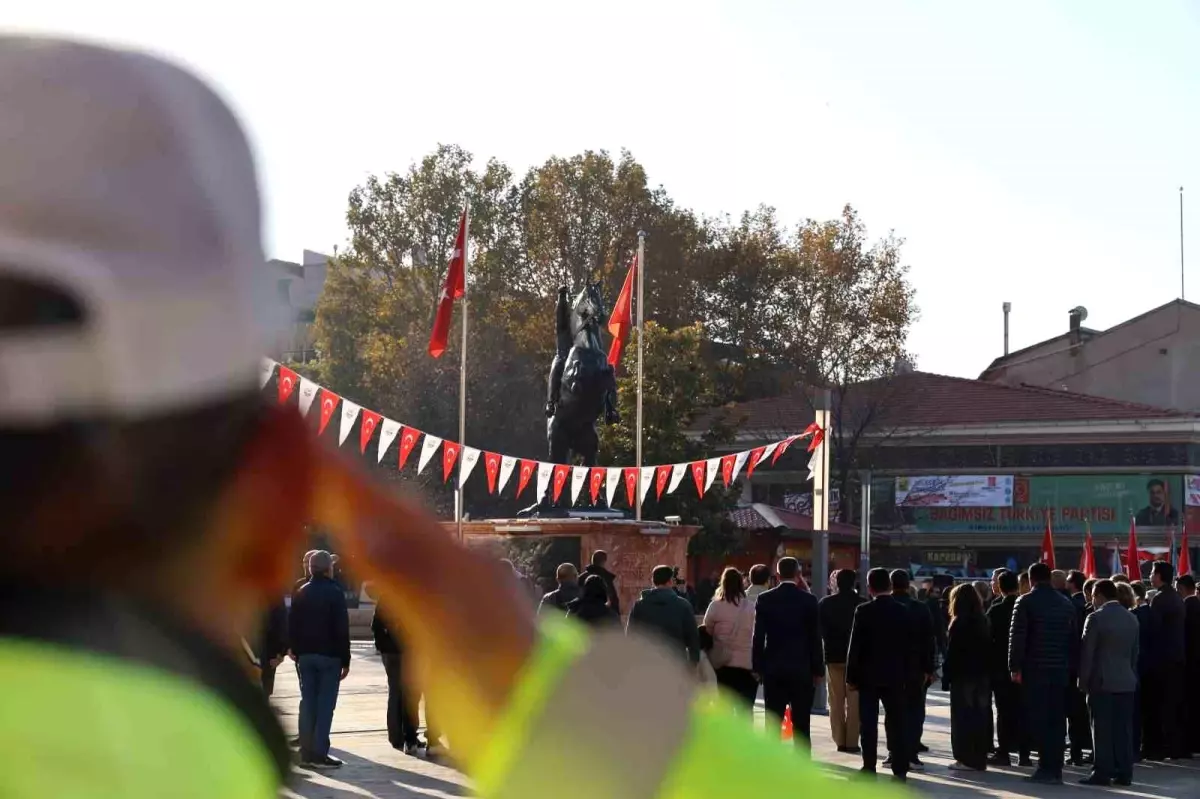 Atatürk, Ölümünün 87. Yılında Niğde ve Kırşehir\'de Anıldı