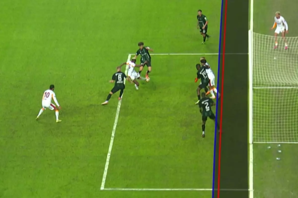 Ofsayt mı değil mi? Ünlü yorumcular Türkiye\'nin konuştuğu pozisyonda hemfikir oldu