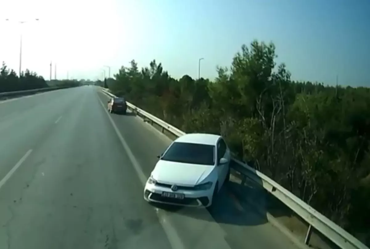 Mersin\'de Otoyolda Kaza Anı Kamerada