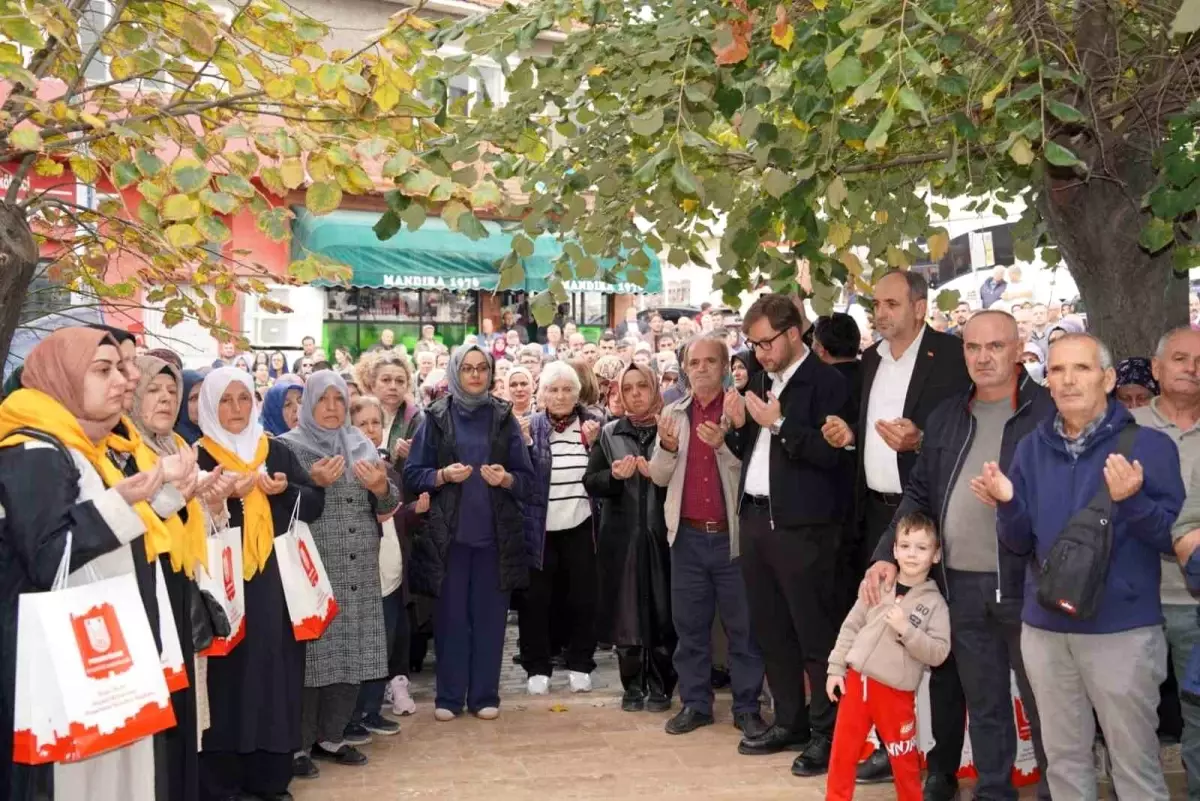 Umreye Giden Kafile Duygusal Uğurlama ile Yola Çıktı