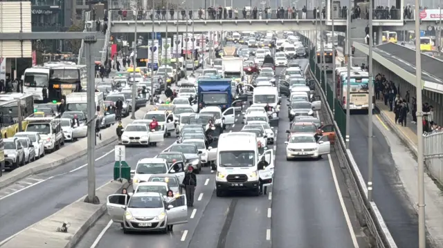 Saat 9'u 5 geçe Türkiye'de hayat durdu