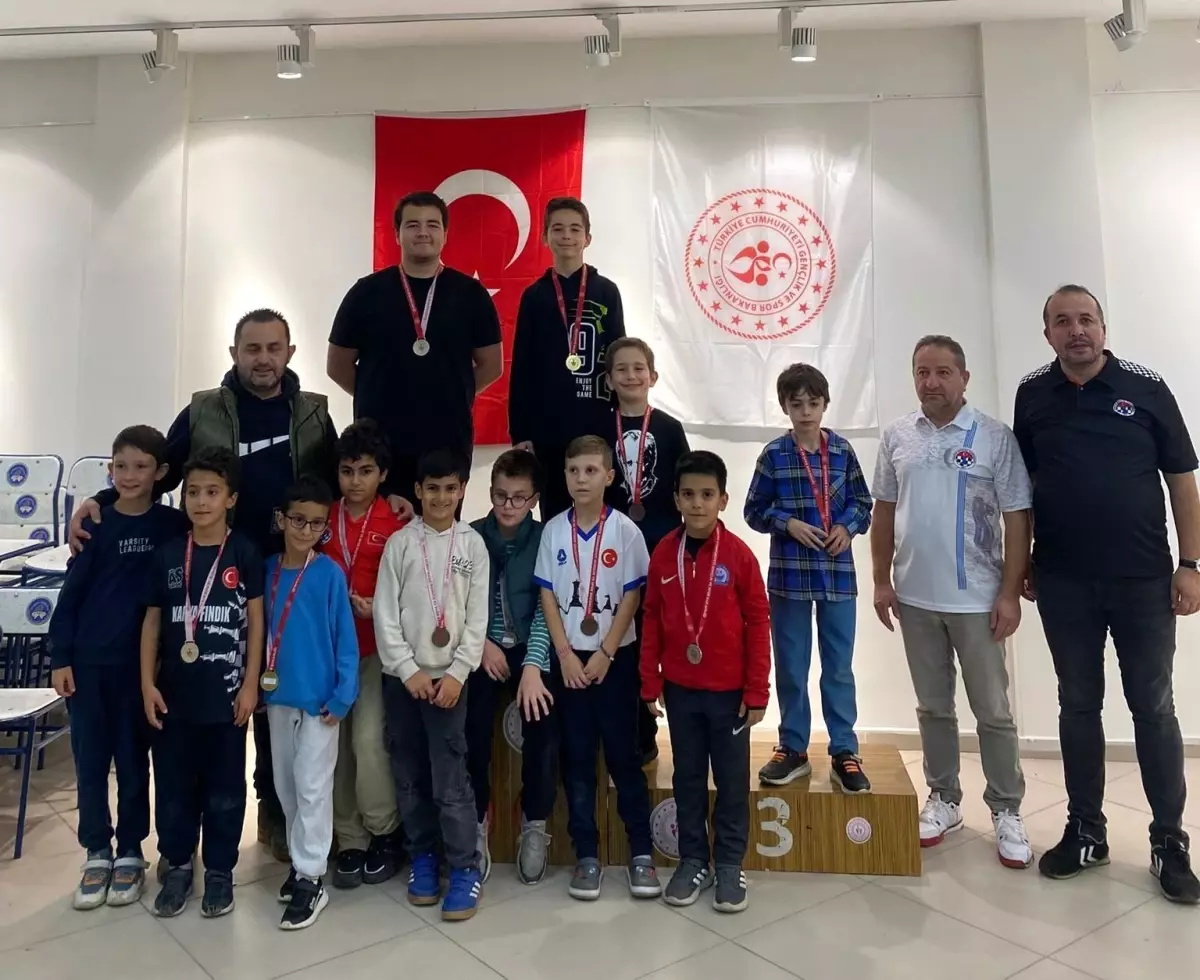 Düzce\'de Satranç Turnuvası Düzenlendi