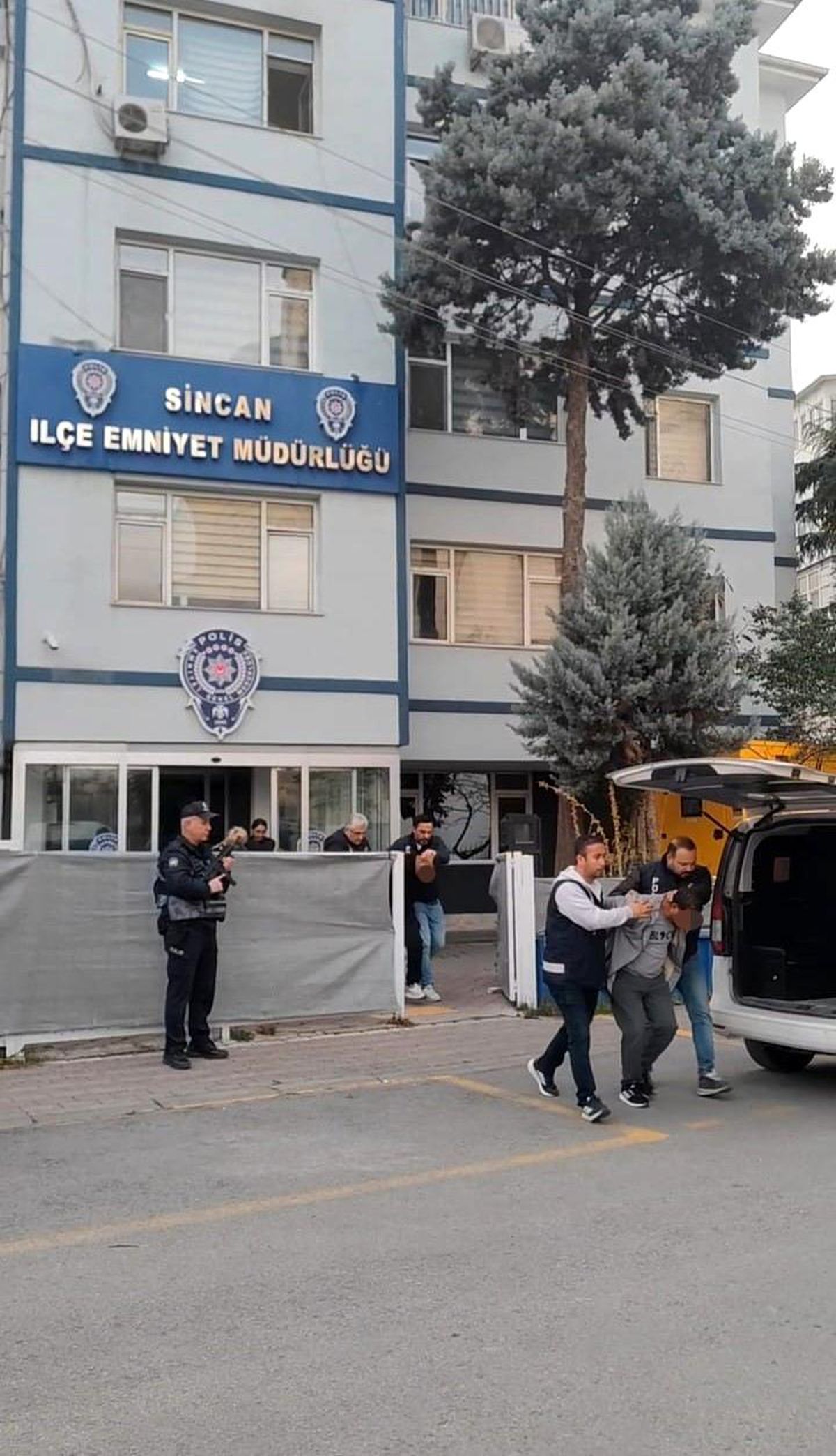 Sincan\'da 3 Aranan Şahıs Yakalandı
